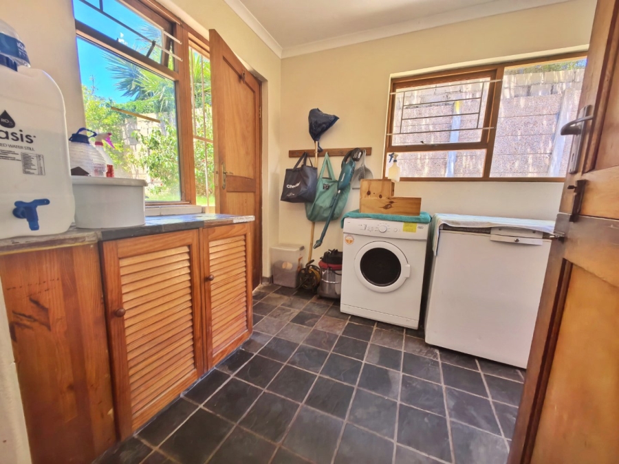 5 Bedroom Property for Sale in Fraaiuitsig Western Cape